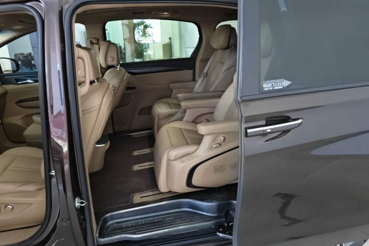 Used Buick GL8 2021 ES Landtrek 653T Luxury Model Left Rear Seat