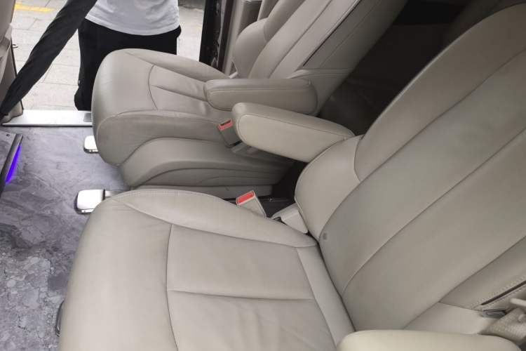 Used Buick GL8 2021 Land Cruiser Executive Class 652T Luxury Model Left Rear Seat