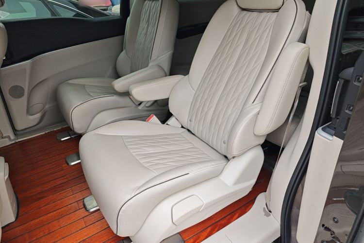 Used Buick GL8 2021 Land Cruiser Executive Class 652T Luxury Model Left Rear Seat