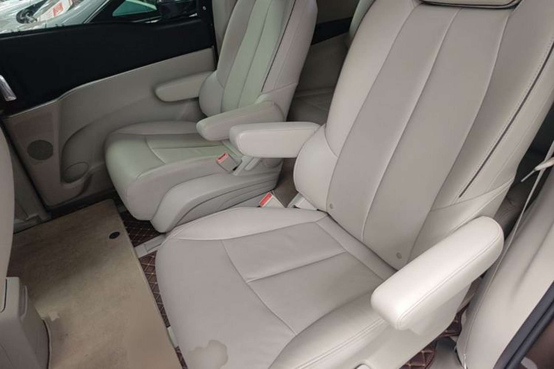Used Buick GL8 2021 Land Cruiser Executive Class 652T Luxury Model Left Rear Seat
