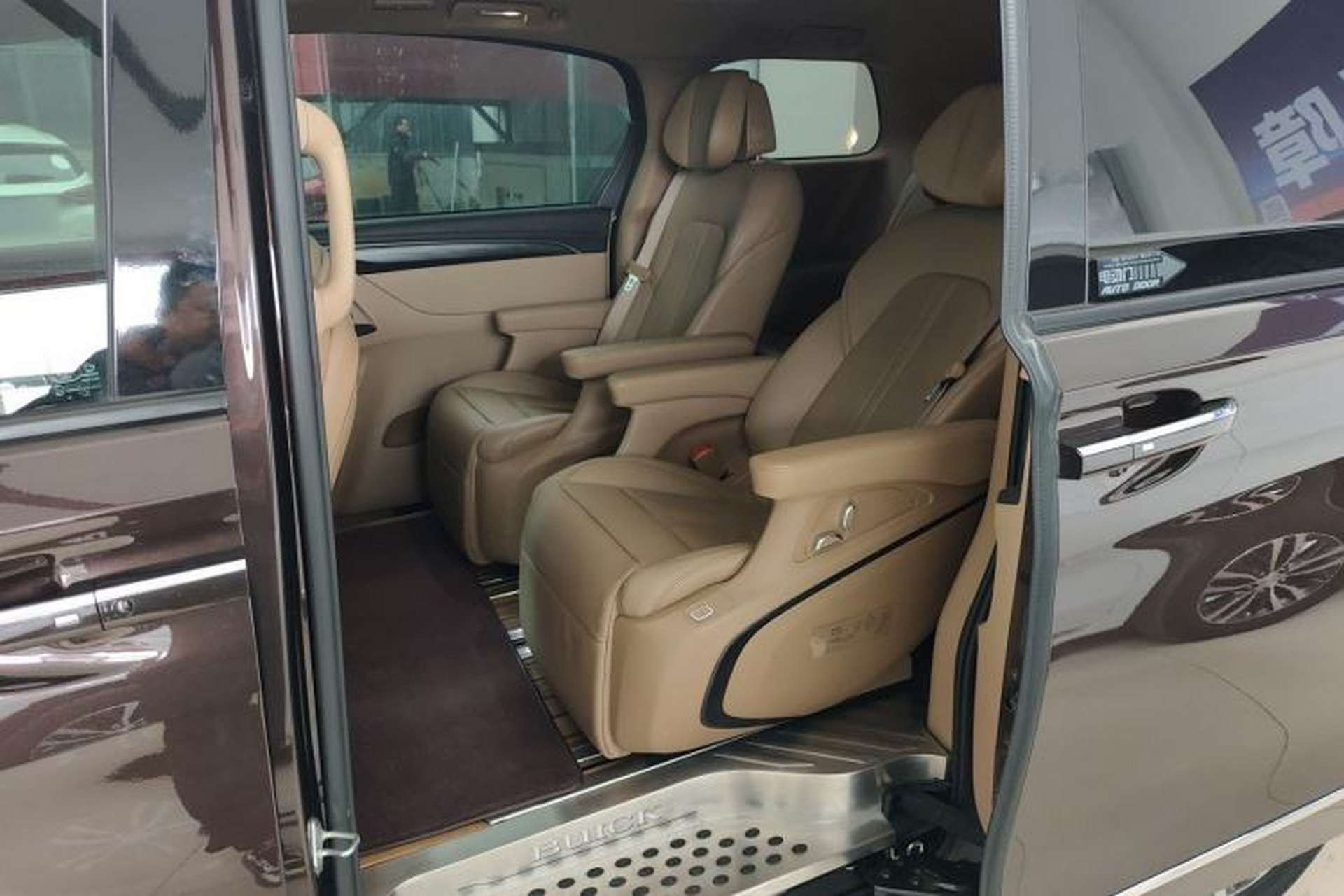 Used Buick GL8 2021 ES Landtrek 653T Luxury Model Left Rear Seat