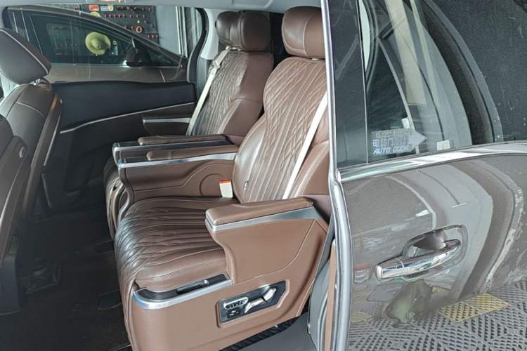 Used Buick GL8 2021 Land Cruiser Executive Class 652T Luxury Model Left Rear Seat