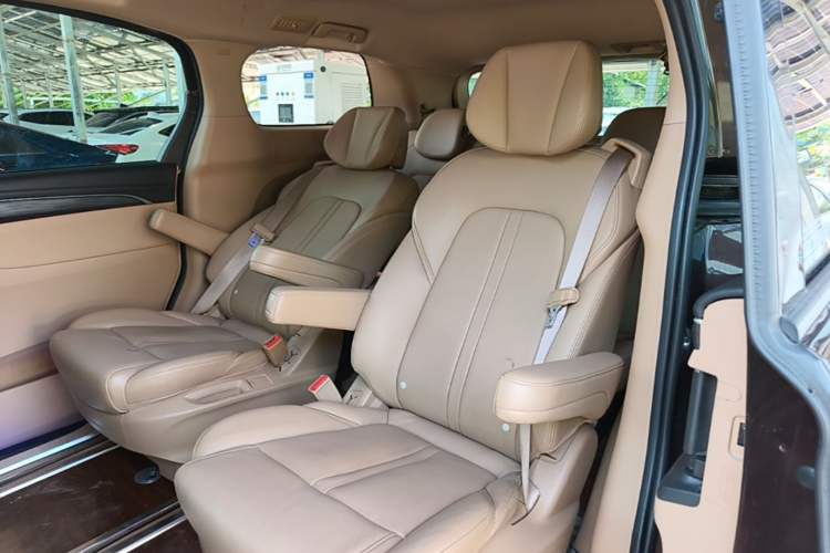 Used Buick GL8 2021 ES Land Cruiser 653T Luxury Edition Left Rear Seat