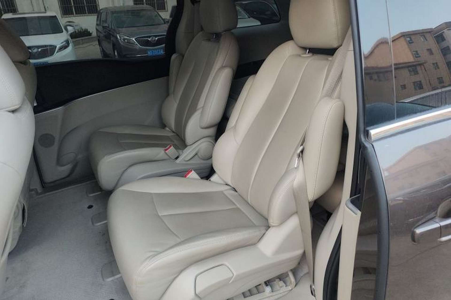 Used Buick GL8 2021 Land Cruiser Executive Class 652T Comfort Model Left Rear Seat