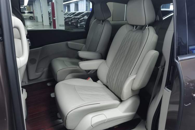 Used Buick GL8 2021 Land Cruiser Executive Class 652T Luxury Model Left Rear Seat