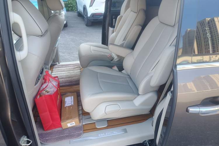 Used Buick GL8 2021 Land Cruiser Executive Class 652T Smart Luxury Model Left Rear Seat