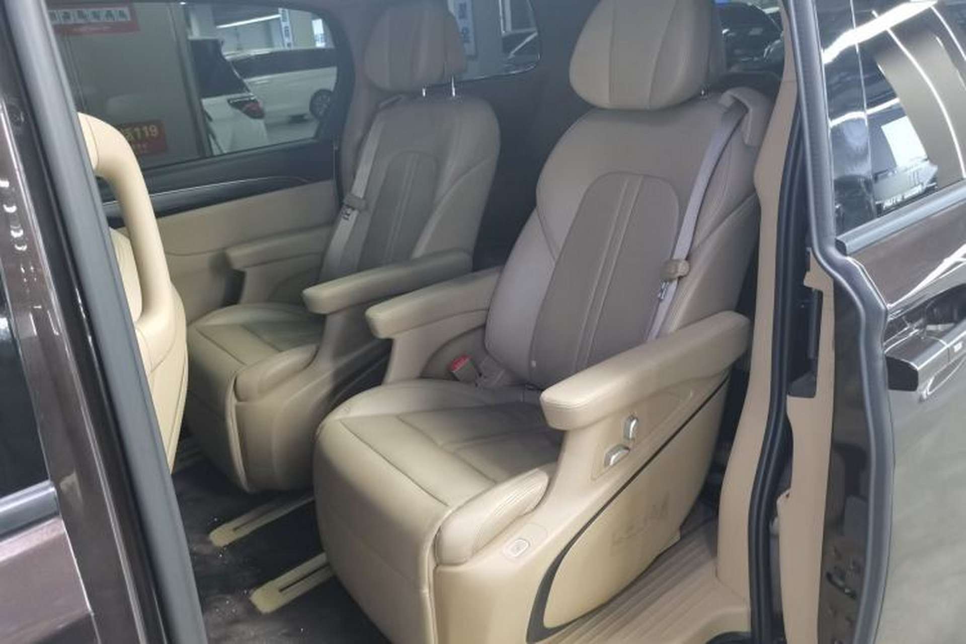 Used Buick GL8 2021 ES Landtrek 653T Luxury Model Left Rear Seat
