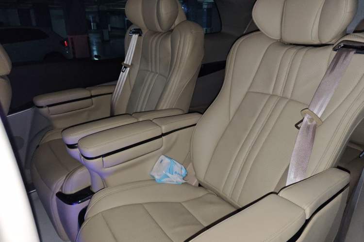 Used Buick GL8 2021 Land Cruiser Executive Class 652T Comfort Model Left Rear Seat