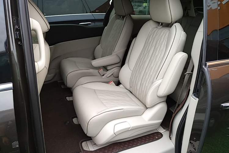 Used Buick GL8 2021 Land Cruiser Executive Class 652T Smart Luxury Model Left Rear Seat