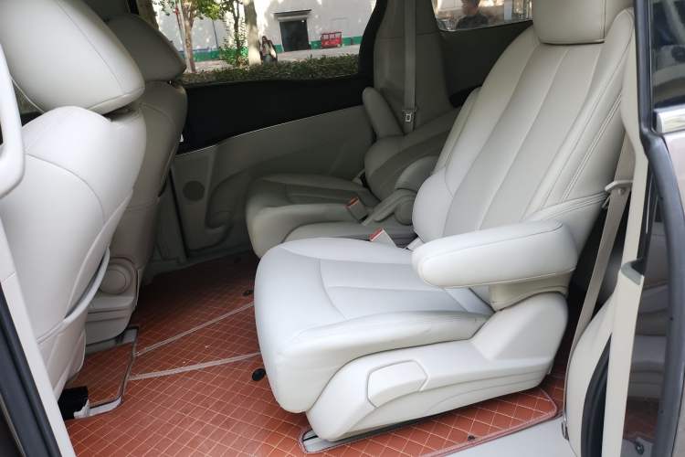 Used Buick GL8 2021 Land Cruiser Executive Class 652T Comfort Model Left Rear Seat