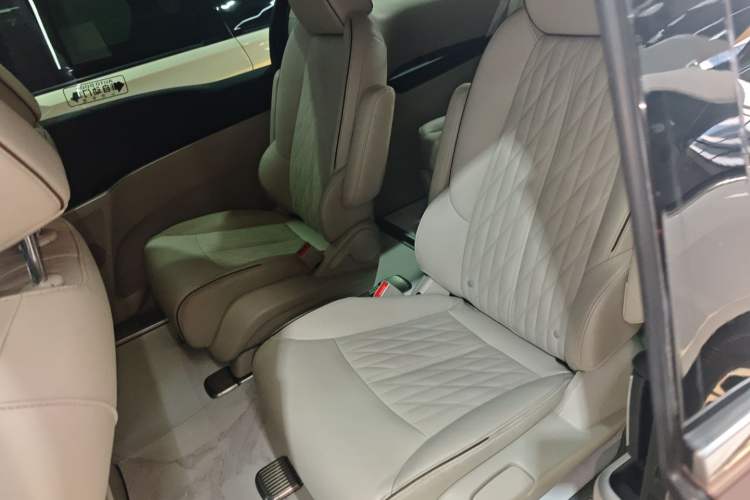 Used Buick GL8 2021 Land Cruiser Executive Class 652T Smart Luxury Model Left Rear Seat