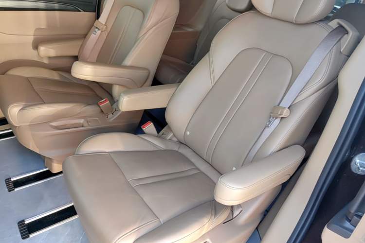 Used Buick GL8 2021 ES Land Cruiser 653T Luxury Edition Left Rear Seat