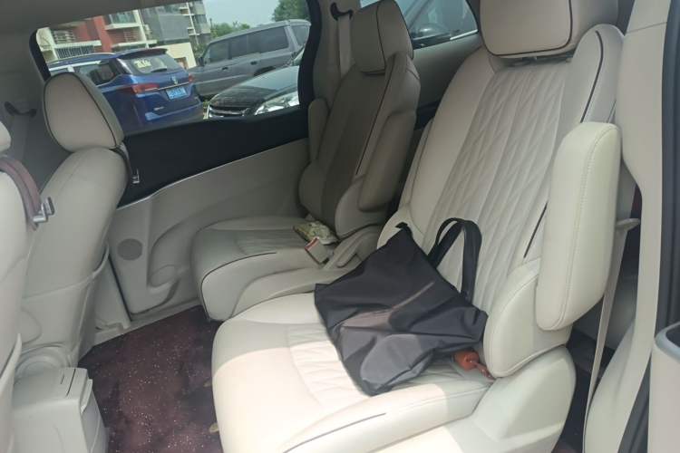 Used Buick GL8 2021 Land Cruiser Executive Class 652T Luxury Model Left Rear Seat