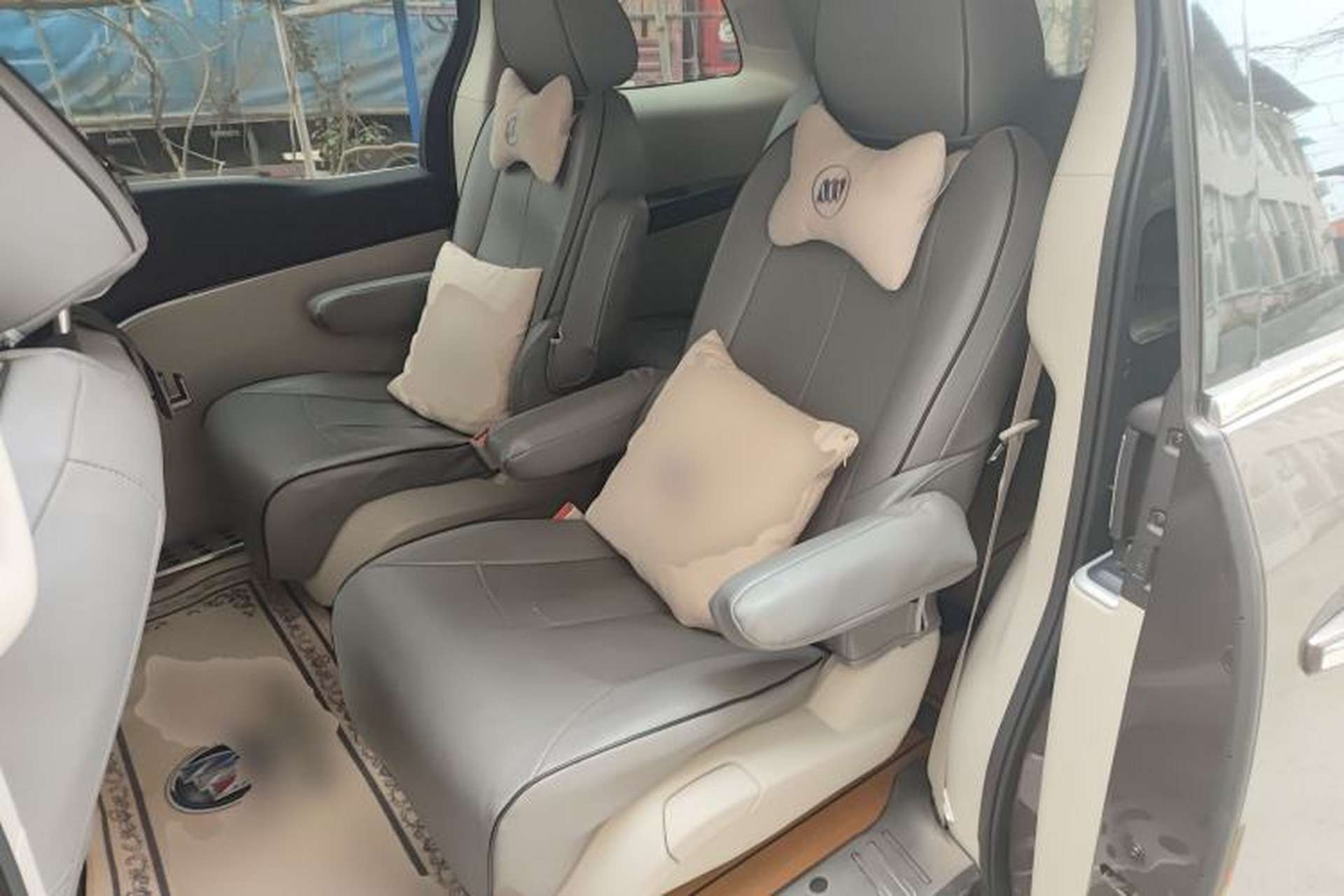 Used Buick GL8 2021 Land Cruiser Executive 652T Premium Model Left Rear Seat