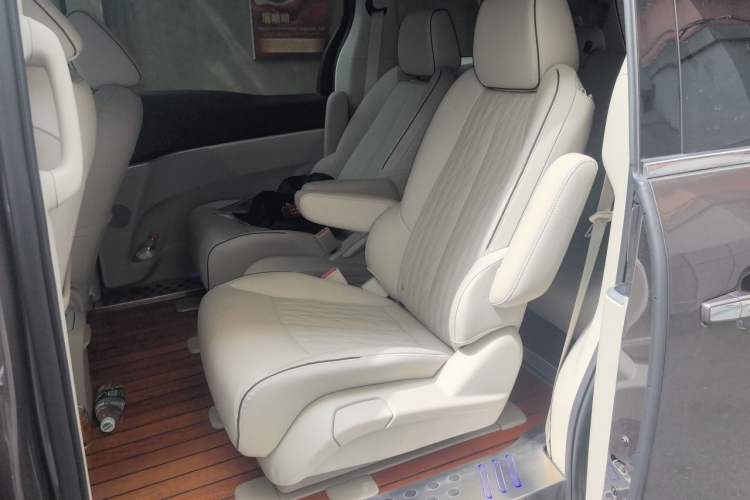 Used Buick GL8 2021 Land Cruiser Executive Class 652T Luxury Model Left Rear Seat
