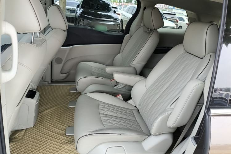 Used Buick GL8 2021 Land Cruiser Executive Class 652T Smart Luxury Model Left Rear Seat