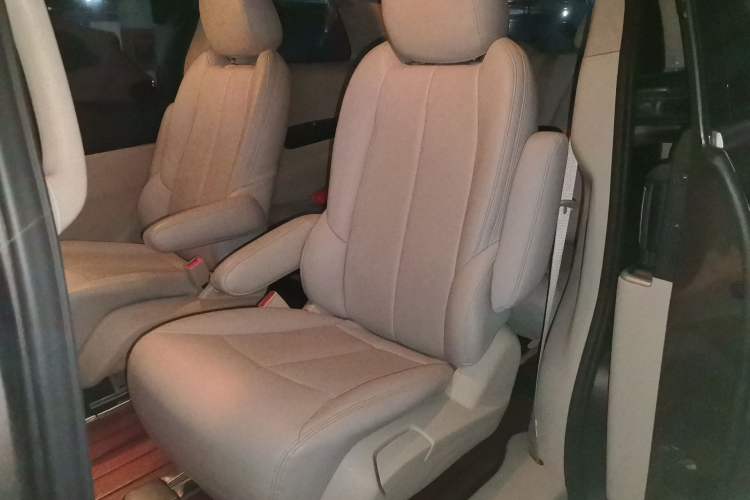 Used Buick GL8 2021 Land Cruiser Executive Class 652T Comfort Model Left Rear Seat