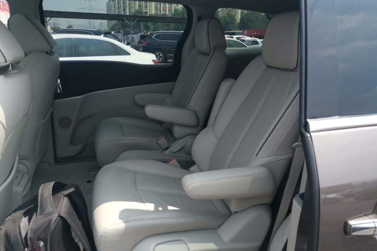 Used Buick GL8 2021 Land Cruiser Executive Class 652T Smart Luxury Model Left Rear Seat
