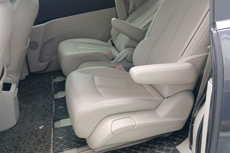 Used Buick GL8 2021 Land Cruiser Executive Class 652T Luxury Model Left Rear Seat