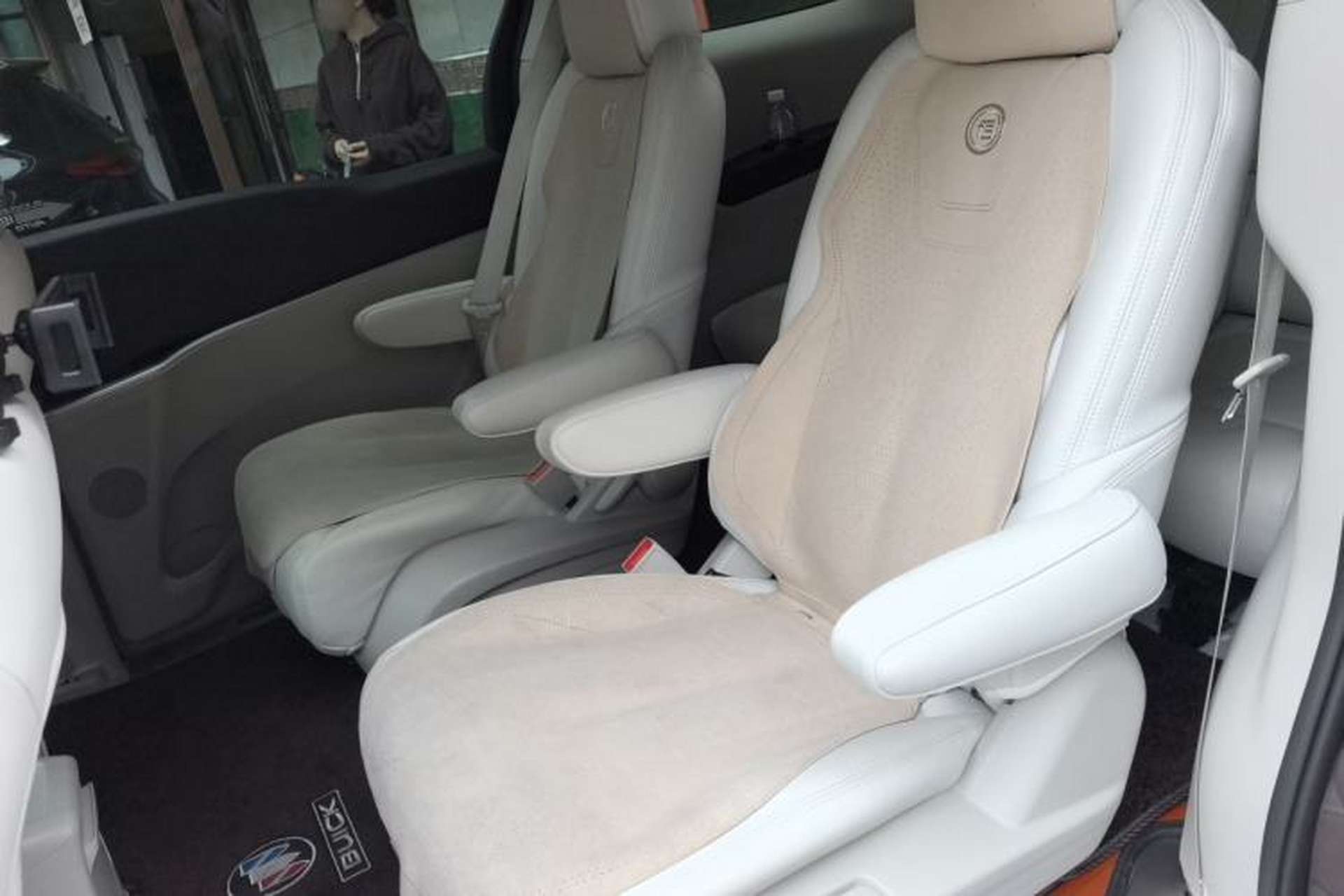 Used Buick GL8 2021 Land Cruiser Executive Class 652T Comfort Model Left Rear Seat