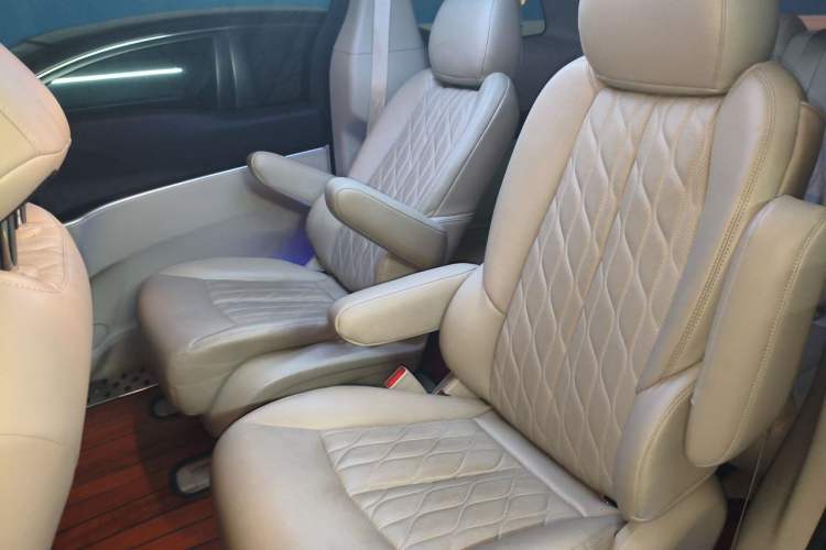 Used Buick GL8 2021 Land Cruiser Executive Class 652T Comfort Model Left Rear Seat