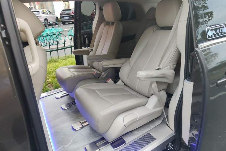 Used Buick GL8 2021 Land Cruiser Executive Class 652T Comfort Model Left Rear Seat