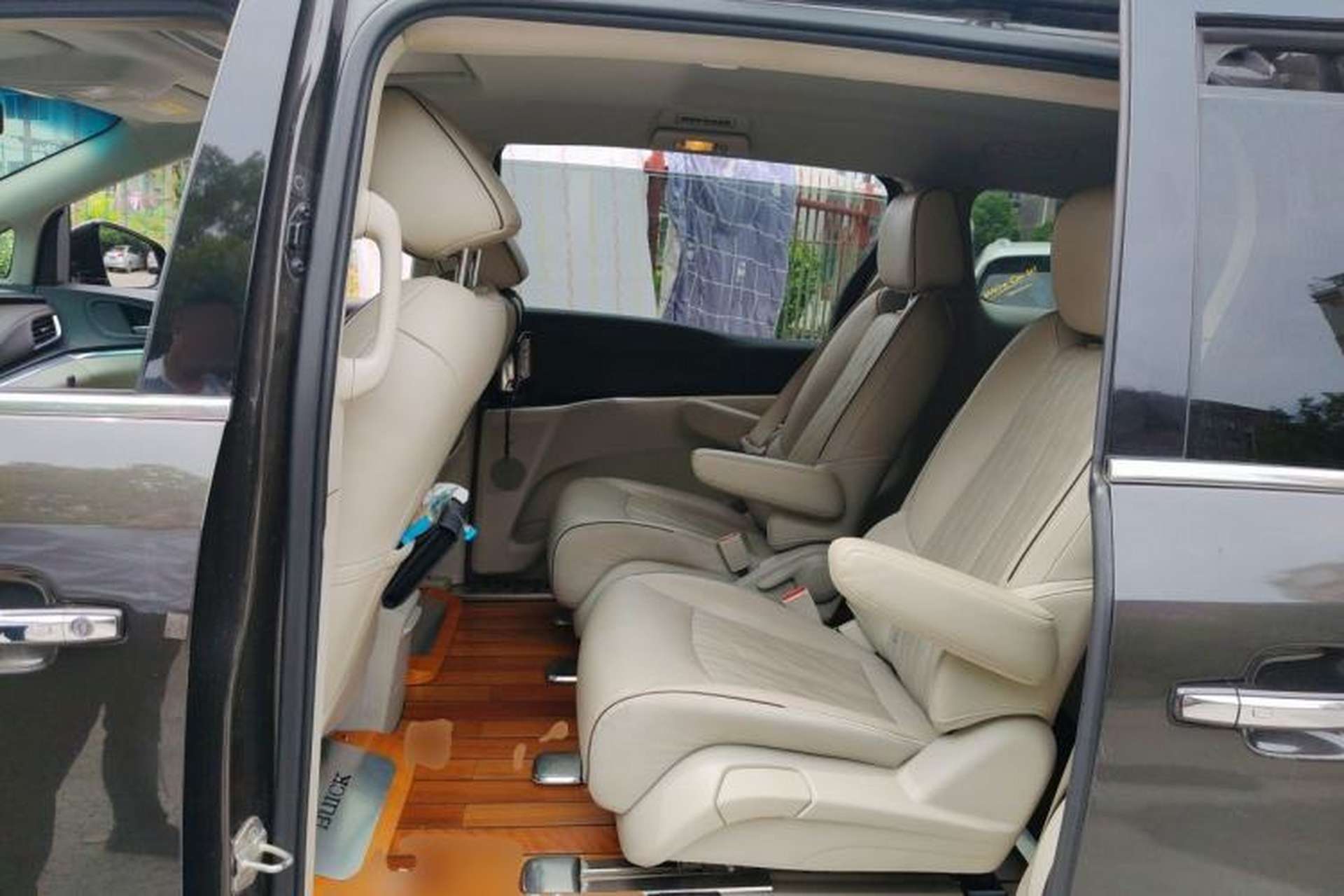 Used Buick GL8 2021 Land Cruiser Executive Class 652T Luxury Model Left Rear Seat