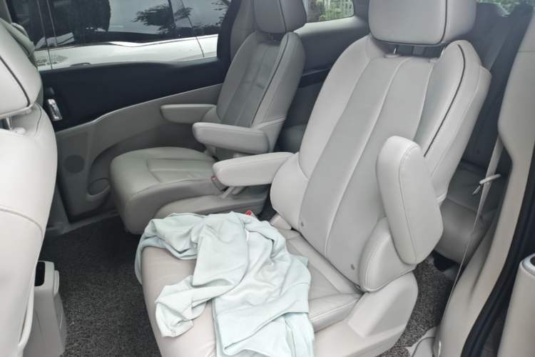 Used Buick GL8 2021 Land Cruiser Executive 652T Premium Model Left Rear Seat