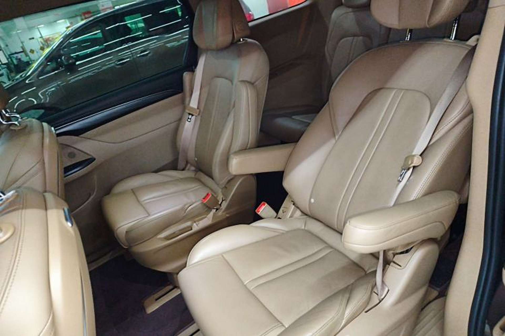 Used Buick GL8 2021 ES Land Cruiser 653T Luxury Edition Left Rear Seat