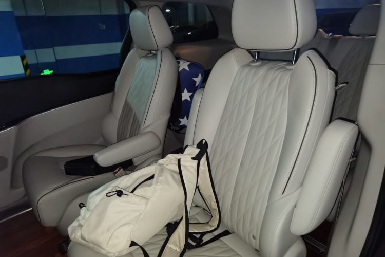 Used Buick GL8 2021 Land Cruiser Executive Class 652T Luxury Model Left Rear Seat