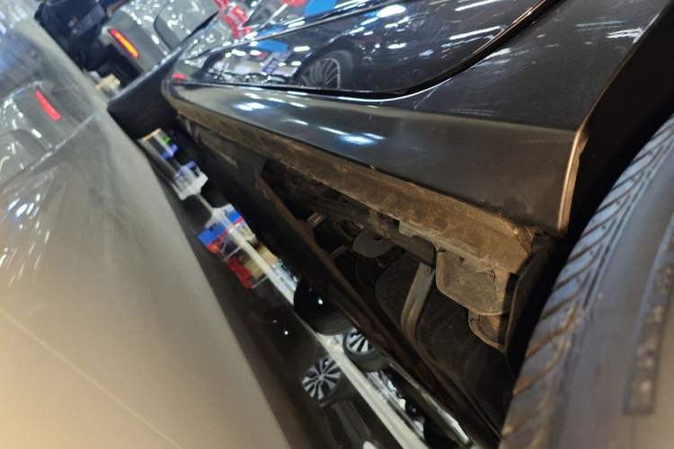 Used Buick GL8 2021 Land Cruiser Executive Class 652T Smart Luxury Model Left Side Sill