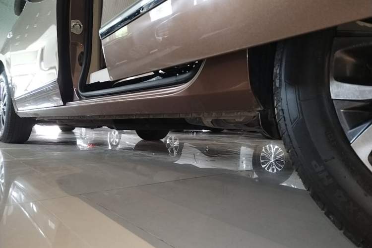 Used Buick GL8 2021 Land Cruiser Executive Class 652T Luxury Model Left Side Sill