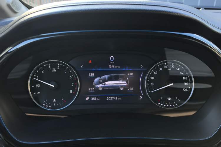 Used Buick GL8 2021 Land Cruiser Executive Class 652T Comfort Model Odometer Close Up
