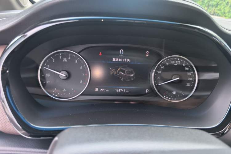 Used Buick GL8 2021 Land Cruiser Executive Class 652T Luxury Model Odometer Close Up