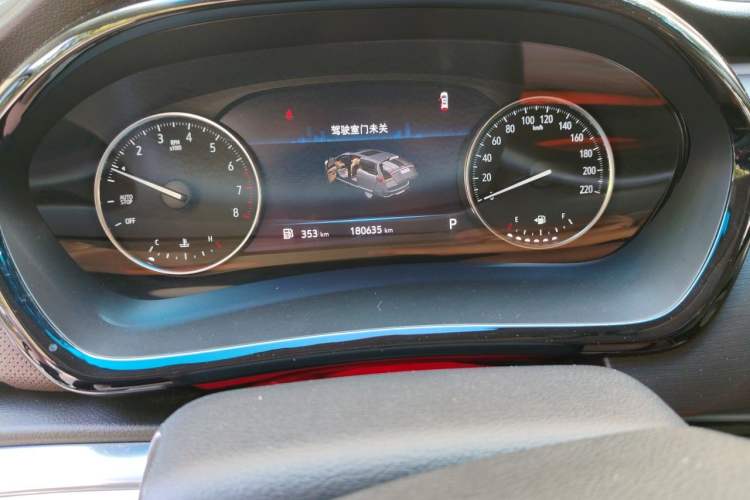 Used Buick GL8 2021 Land Cruiser Executive Class 652T Comfort Model Odometer Close Up