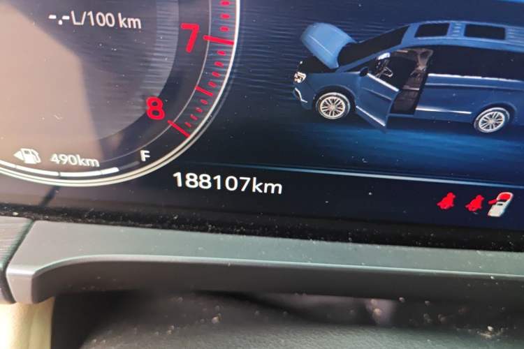 Used Buick GL8 2021 ES Landtrek 653T Luxury Model Odometer Close Up