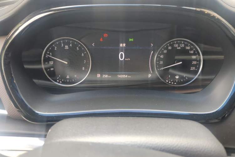 Used Buick GL8 2021 Land Cruiser Executive Class 652T Luxury Model Odometer Close Up