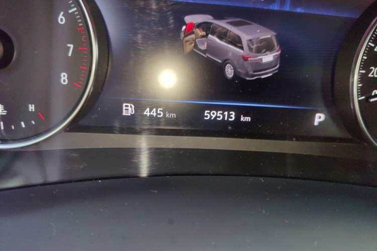 Used Buick GL8 2021 Land Cruiser Executive 652T Premium Model Odometer Close Up