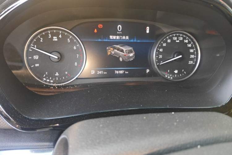 Used Buick GL8 2021 Land Cruiser Executive Class 652T Comfort Model Odometer Close Up