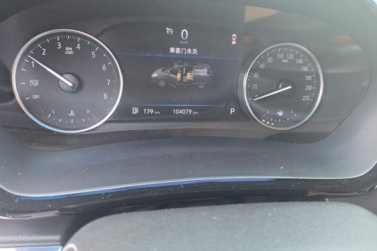 Used Buick GL8 2021 Land Cruiser Executive Class 652T Luxury Model Odometer Close Up