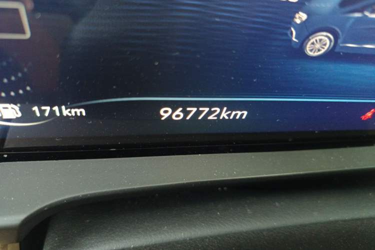 Used Buick GL8 2021 ES Landtrek 653T Luxury Model Odometer Close Up