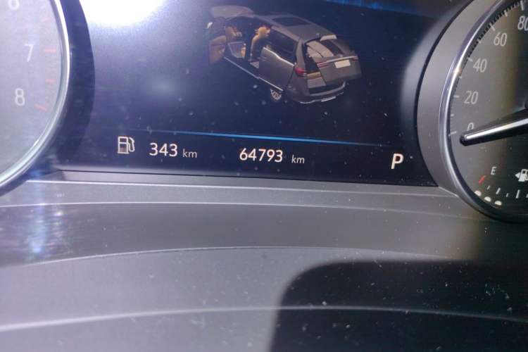 Used Buick GL8 2021 Land Cruiser Executive Class 652T Comfort Model Odometer Close Up