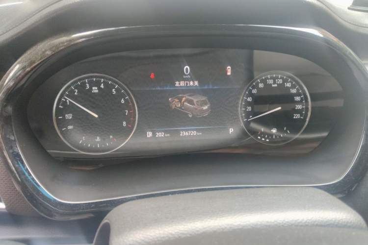 Used Buick GL8 2021 Land Cruiser Executive 652T Premium Model Odometer Close Up