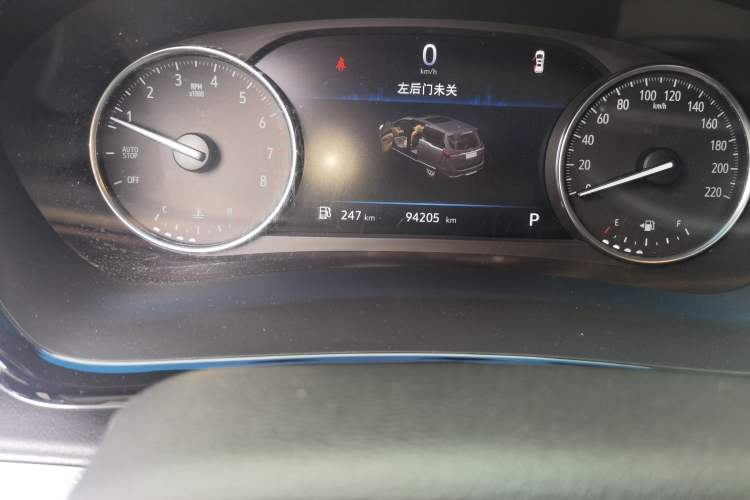 Used Buick GL8 2021 Land Cruiser Executive Class 652T Luxury Model Odometer Close Up