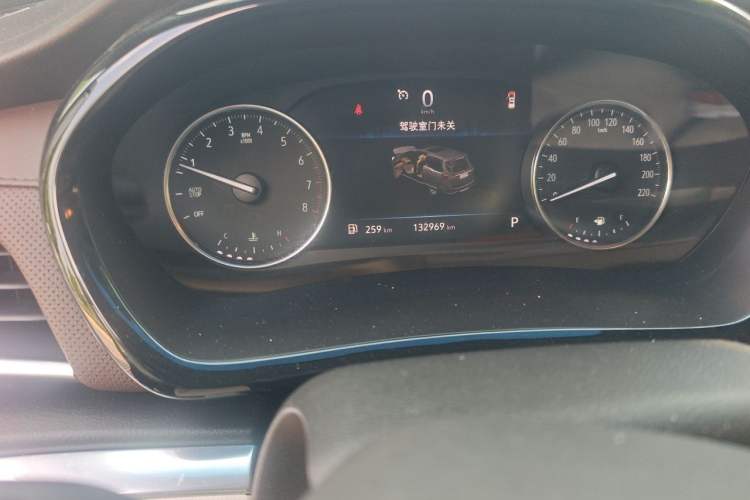 Used Buick GL8 2021 Land Cruiser Executive Class 652T Comfort Model Odometer Close Up