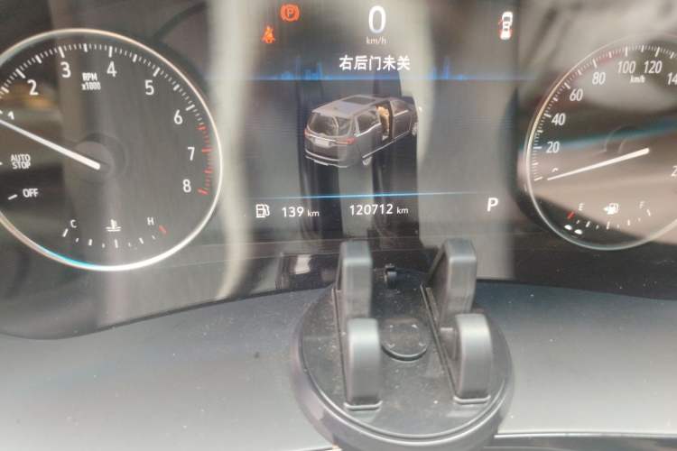 Used Buick GL8 2021 Land Cruiser Executive Class 652T Luxury Model Odometer Close Up