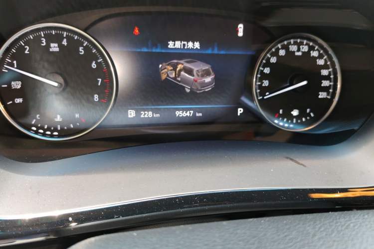 Used Buick GL8 2021 Land Cruiser Executive Class 652T Comfort Model Odometer Close Up