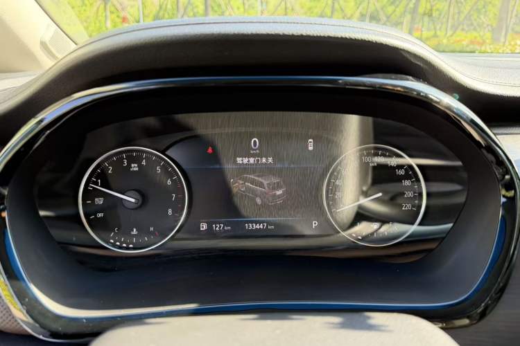 Used Buick GL8 2021 Land Cruiser Executive Class 652T Luxury Model Odometer Close Up