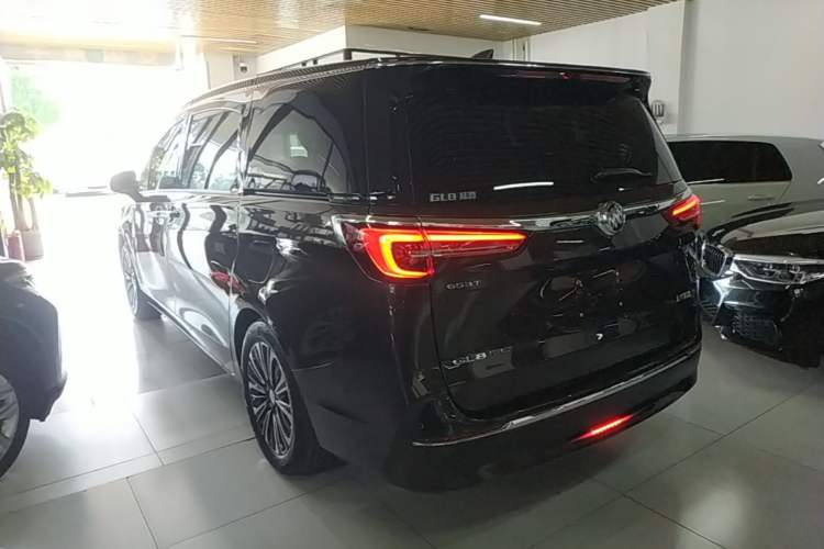 Used Buick GL8 2021 ES Landtrek 653T Luxury Model Rear Left 45 Deg