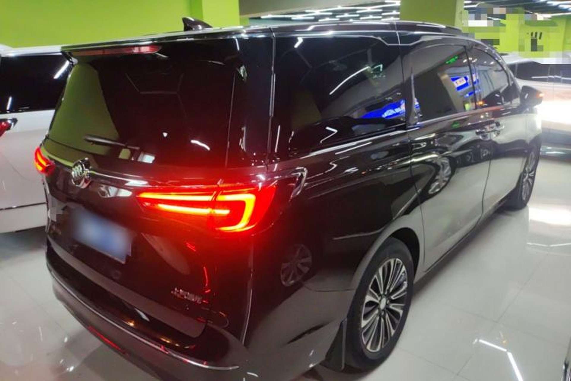 Used Buick GL8 2021 ES Landtrek 653T Luxury Model Rear Right 45 Deg